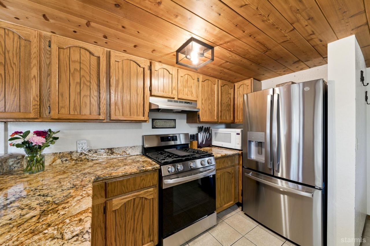 1796 Skyline Drive, South Lake Tahoe, CA 96150 Photo