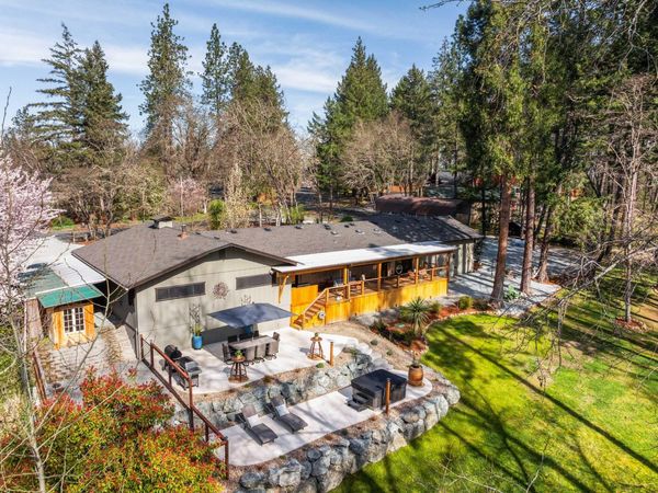 1973 Southgate Way, Grants Pass, OR 97527