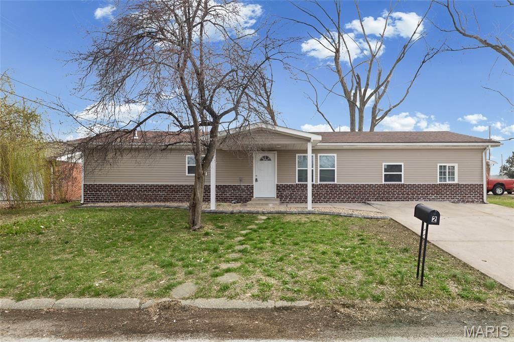 2 Eastgate Drive, Pontoon Beach, IL 62040 Main Photo