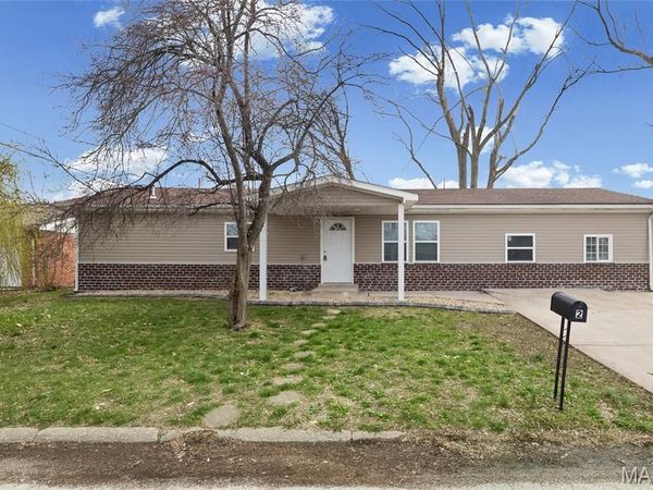 2 Eastgate Drive, Pontoon Beach, IL 62040