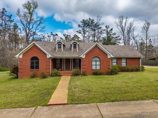 642 Deer Run Road, Batesville, MS 38606
