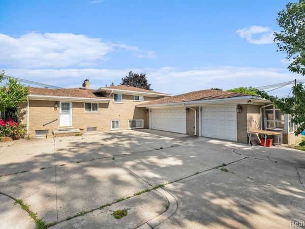 29242 Lorraine Court, Warren, MI 48093