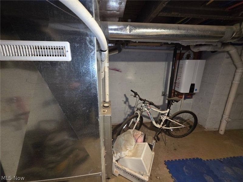 7104 Colfax Road, Cleveland, OH 44104 Photo 24