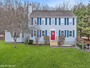 4 Hillside Dr, Sutton, MA 01590
