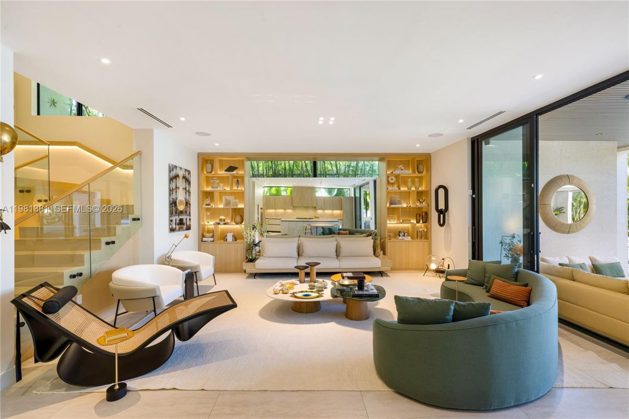 707 NE 77th St , Miami, FL 33138 Photo