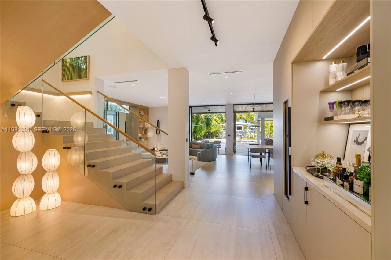 707 NE 77th St , Miami, FL 33138 Photo