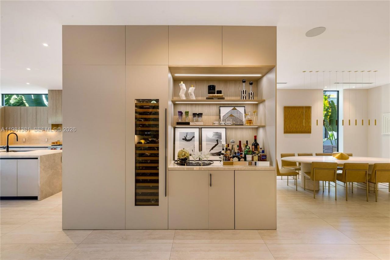 707 NE 77th St , Miami, FL 33138 Photo