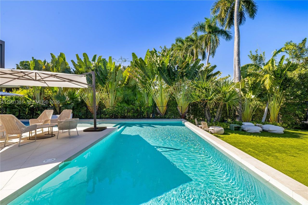 707 NE 77th St , Miami, FL 33138 Photo