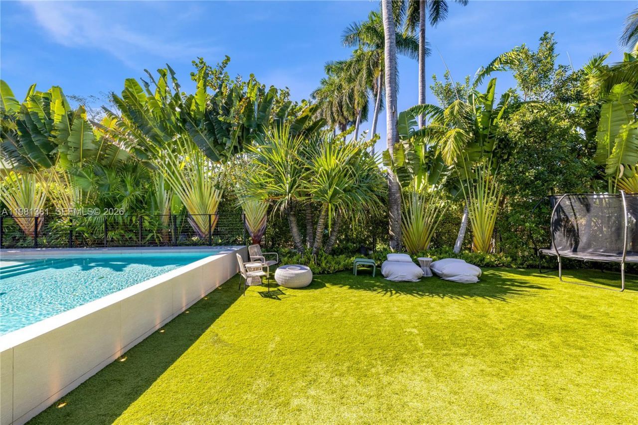 707 NE 77th St , Miami, FL 33138 Photo