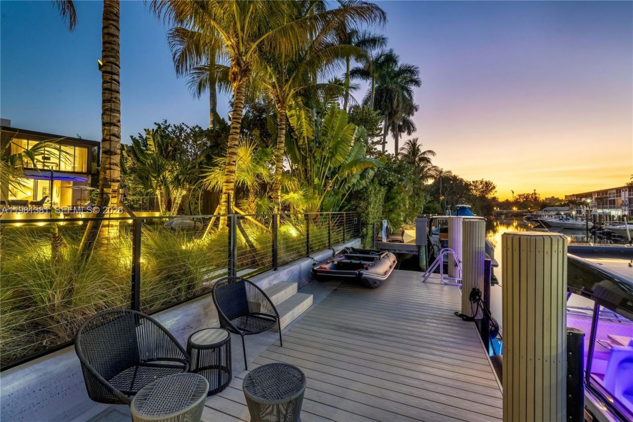 707 NE 77th St , Miami, FL 33138 Photo