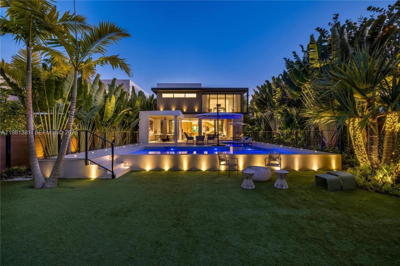 707 NE 77th St , Miami, FL 33138 Photo