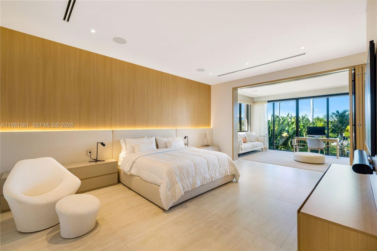 707 NE 77th St , Miami, FL 33138 Photo