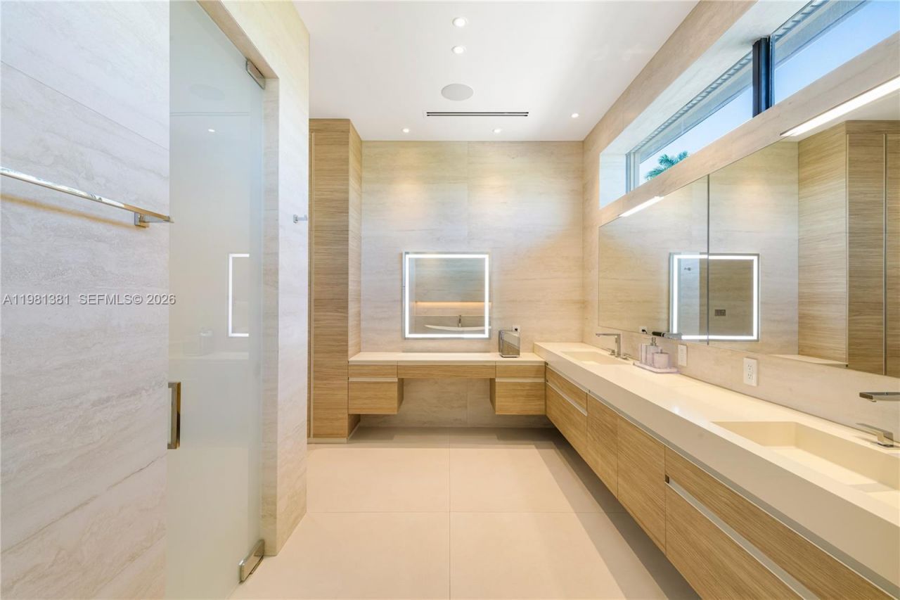 707 NE 77th St , Miami, FL 33138 Photo