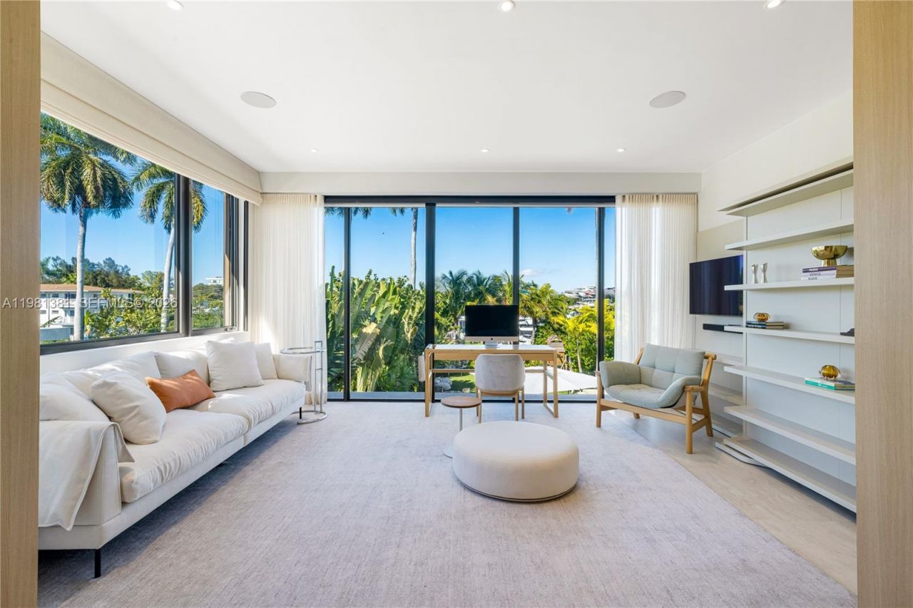 707 NE 77th St , Miami, FL 33138 Photo