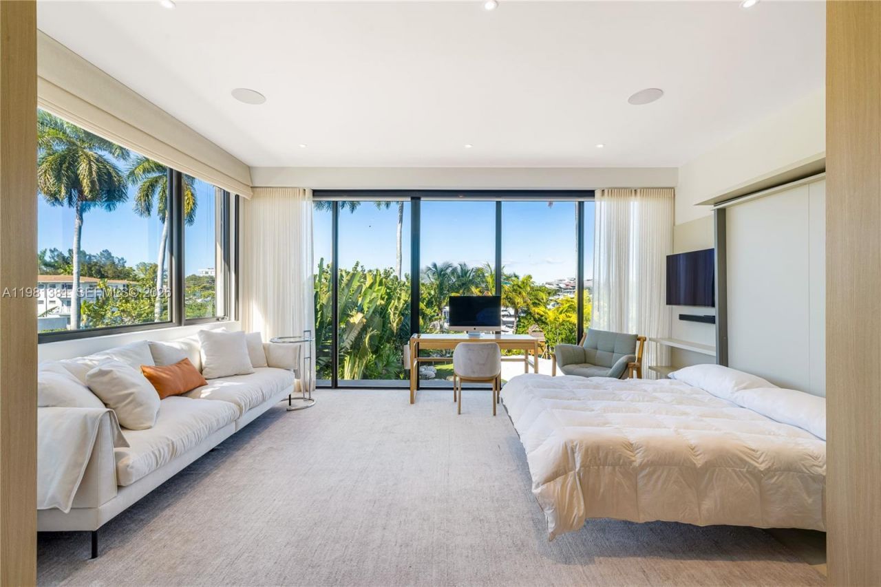 707 NE 77th St , Miami, FL 33138 Photo