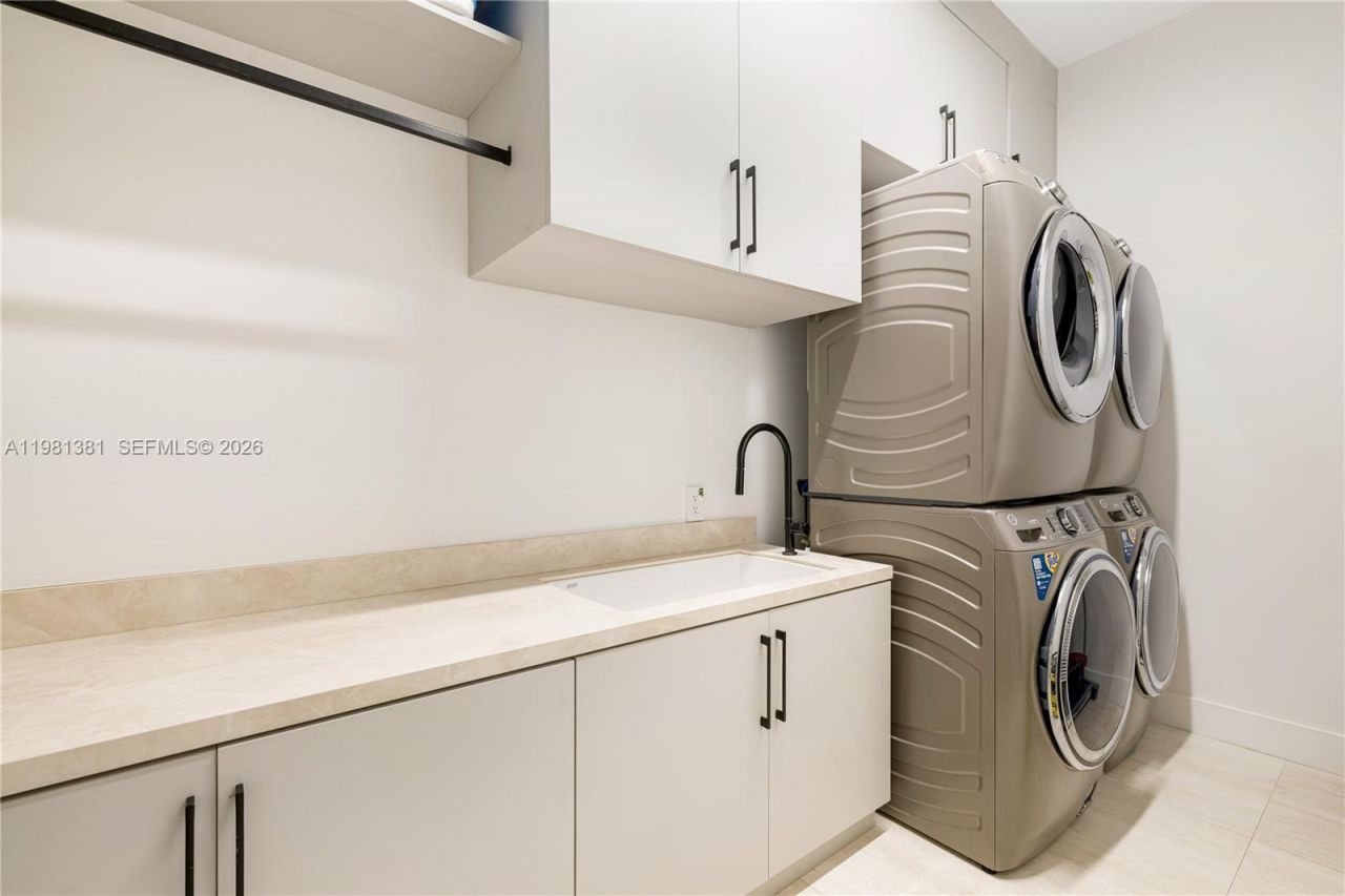 707 NE 77th St , Miami, FL 33138 Photo