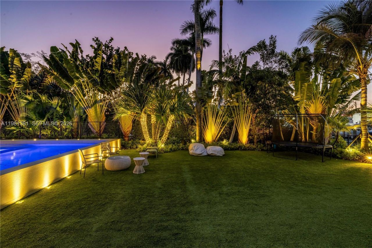 707 NE 77th St , Miami, FL 33138 Photo