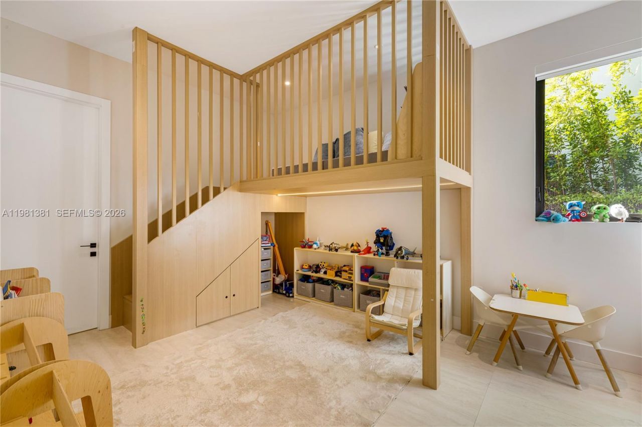 707 NE 77th St , Miami, FL 33138 Photo