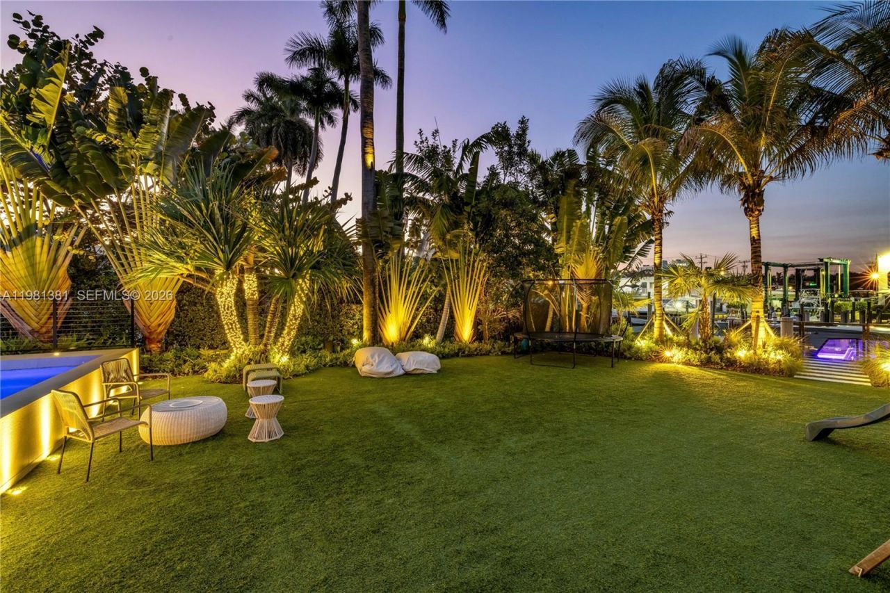 707 NE 77th St , Miami, FL 33138 Photo