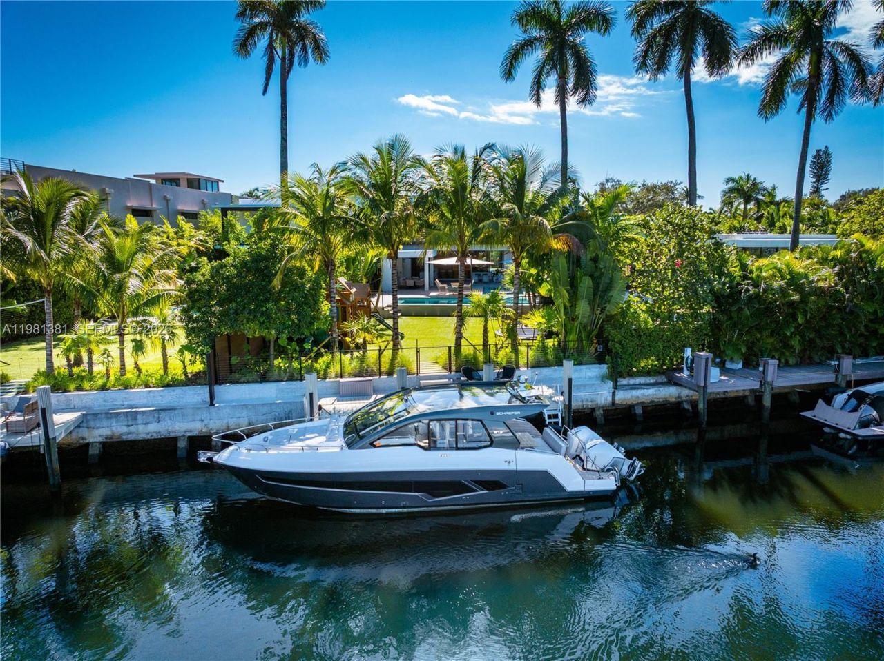 707 NE 77th St , Miami, FL 33138 Photo