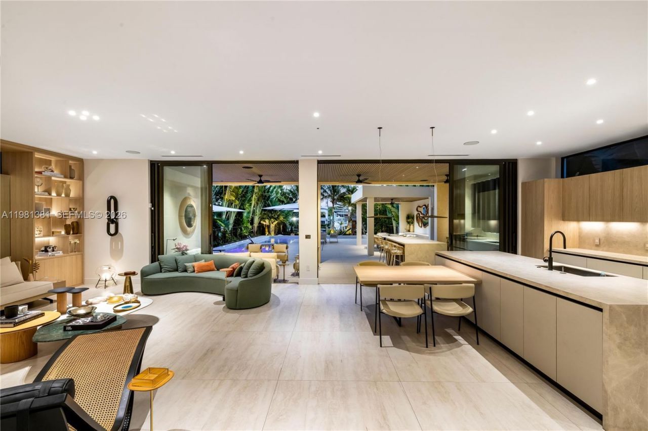 707 NE 77th St , Miami, FL 33138 Photo