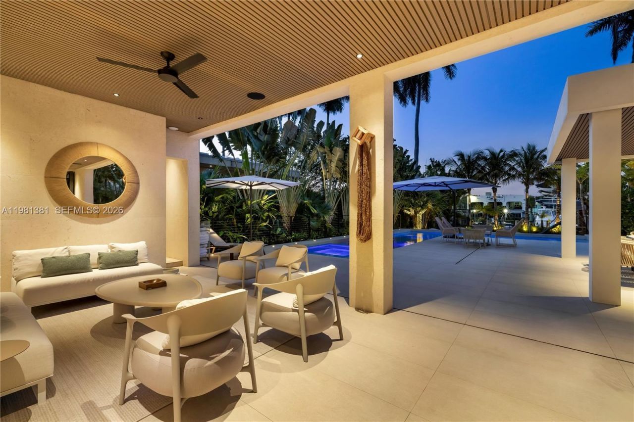 707 NE 77th St , Miami, FL 33138 Photo