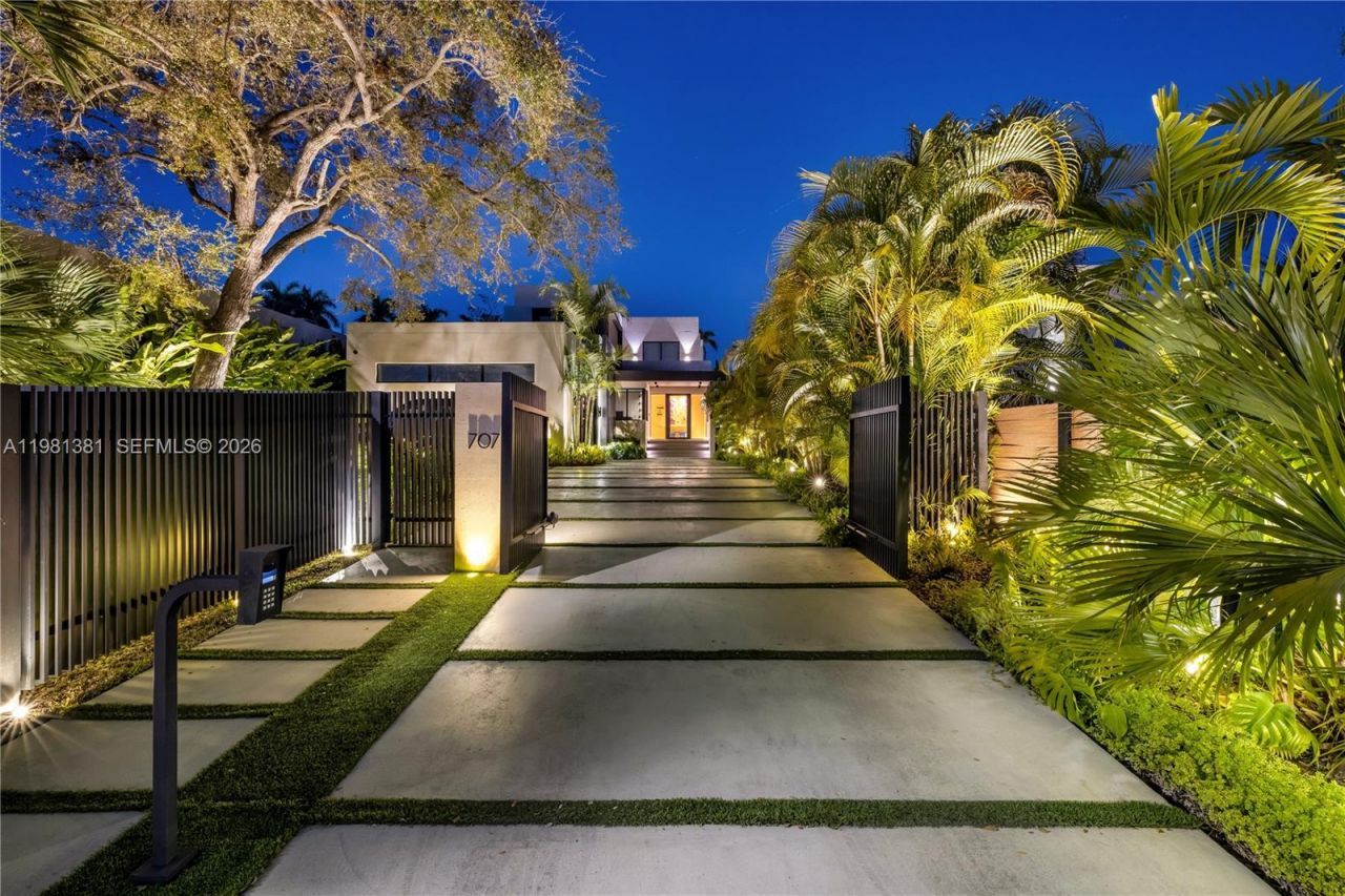 707 NE 77th St , Miami, FL 33138 Photo