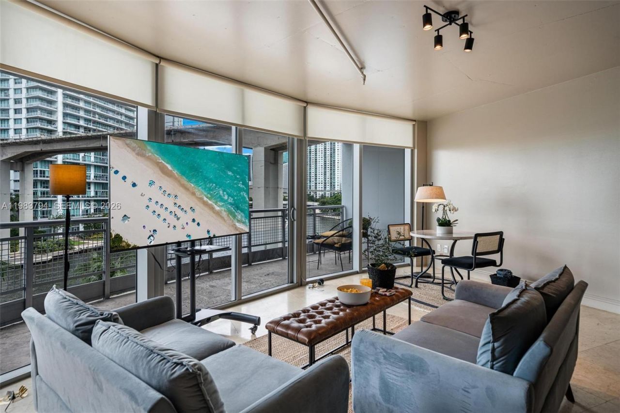 690 SW 1st Ct, Unit 501, Miami, FL 33130 Photo