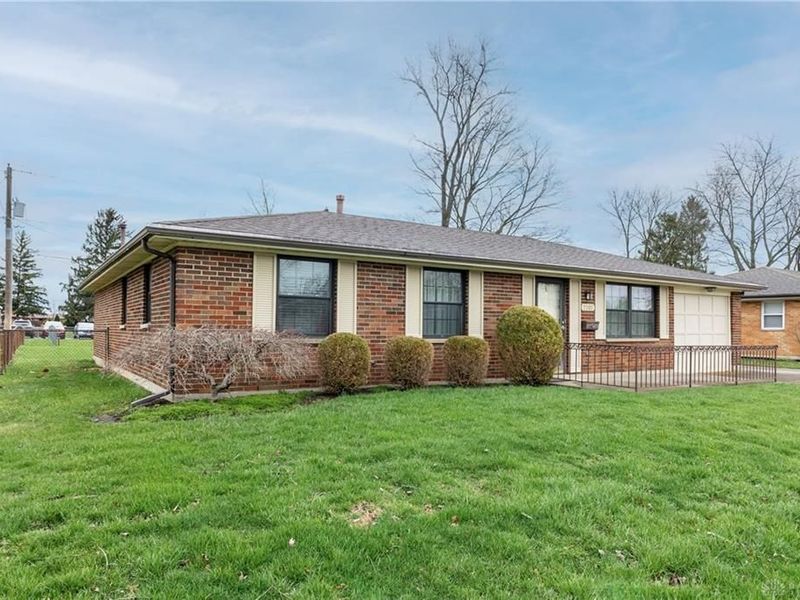 7201 Belle Plain Drive, Huber Heights, OH 45424 Photo 2