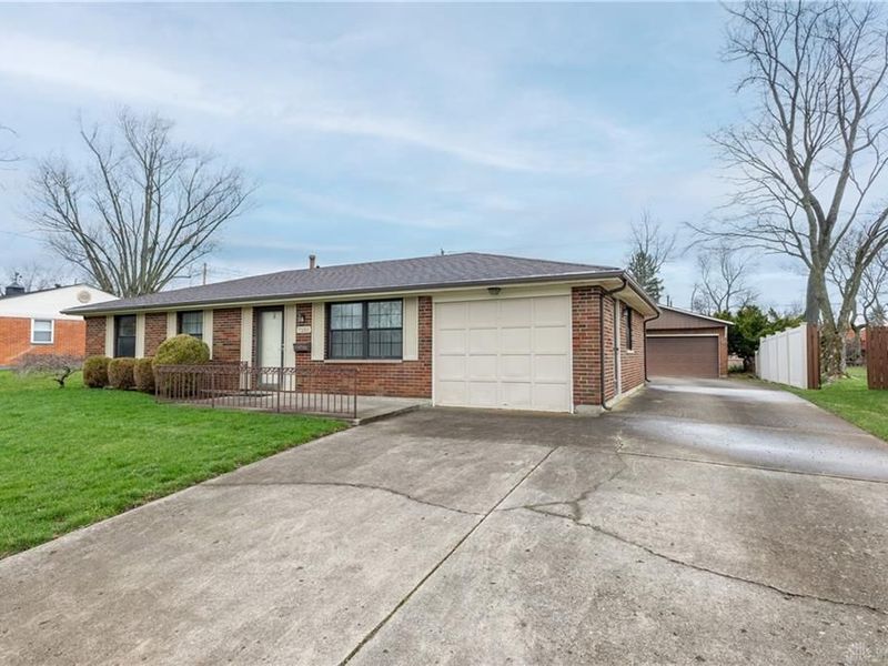 7201 Belle Plain Drive, Huber Heights, OH 45424 Photo 3