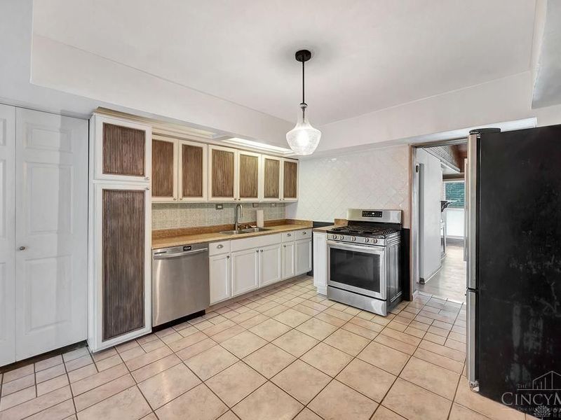 1833 Leona Drive, Green Township, OH 45238 Photo 10