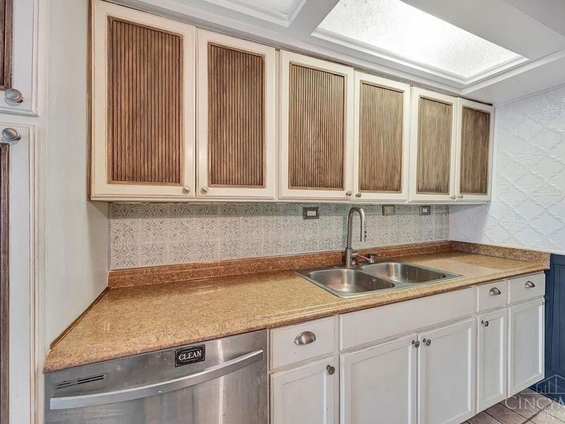 1833 Leona Drive, Green Township, OH 45238 Photo 9