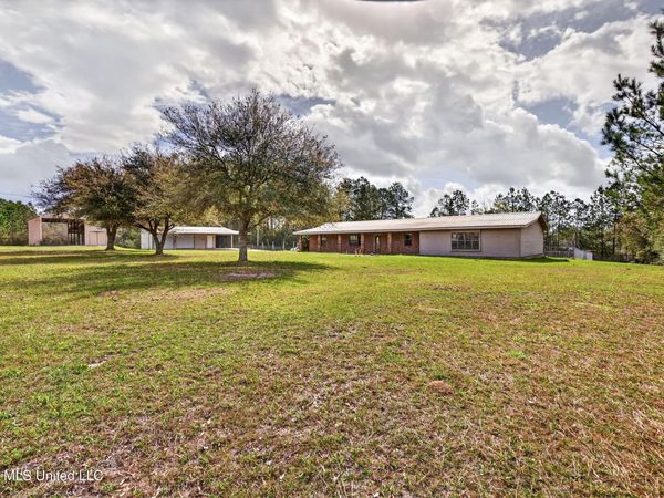 98 Country Heritage Road, Poplarville, MS 39470