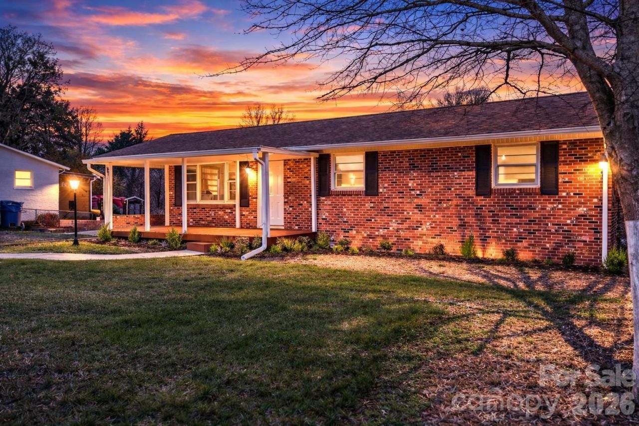 1231 2nd Street Se, Hickory, NC 28602 Main Photo