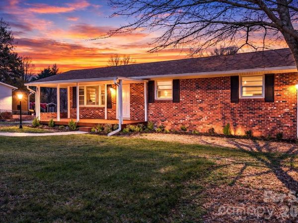 1231 2nd Street SE, Hickory, NC 28602