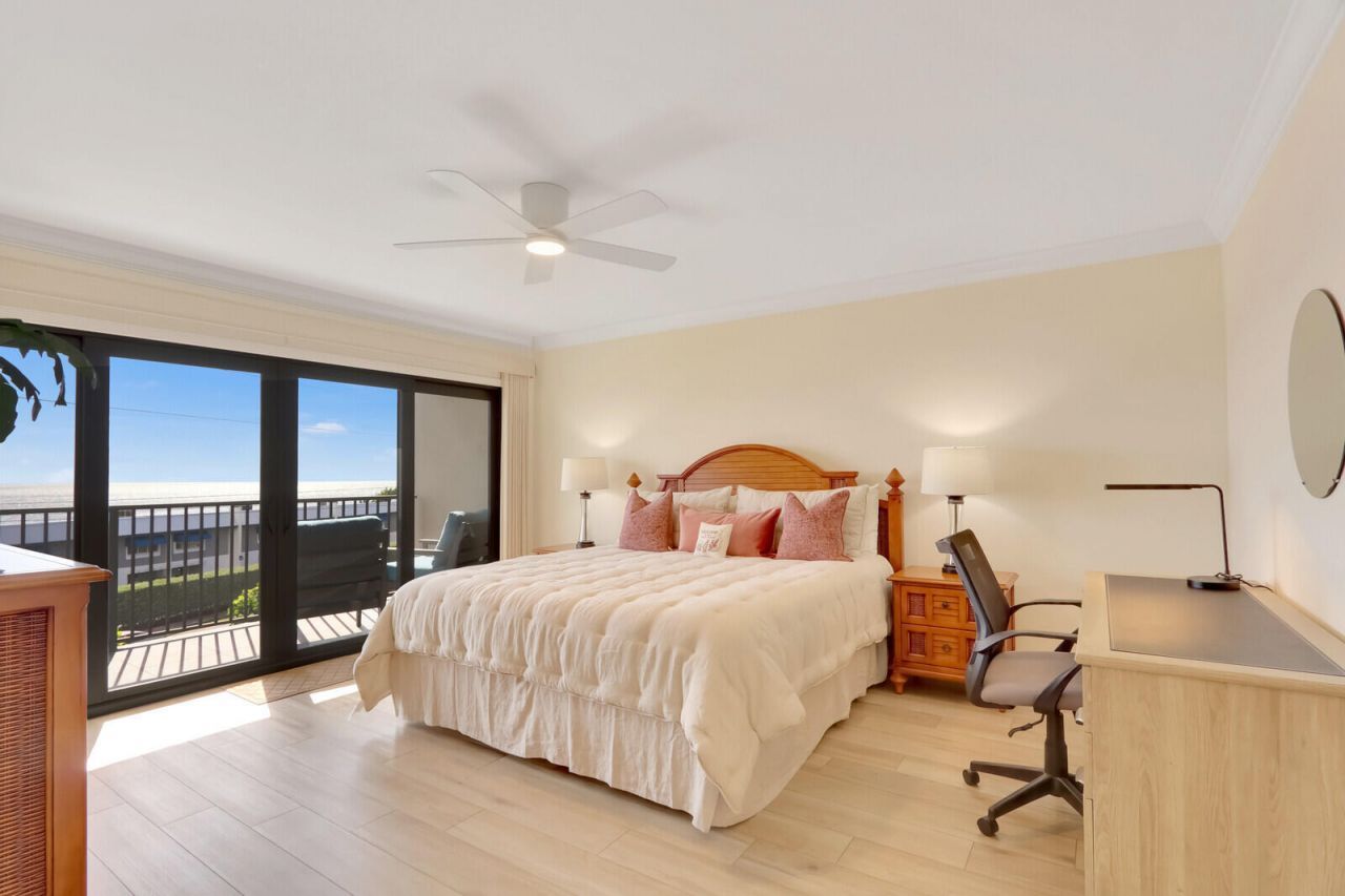 1055 Ocean Drive, Unit 403, Juno Beach, FL 33408 Photo