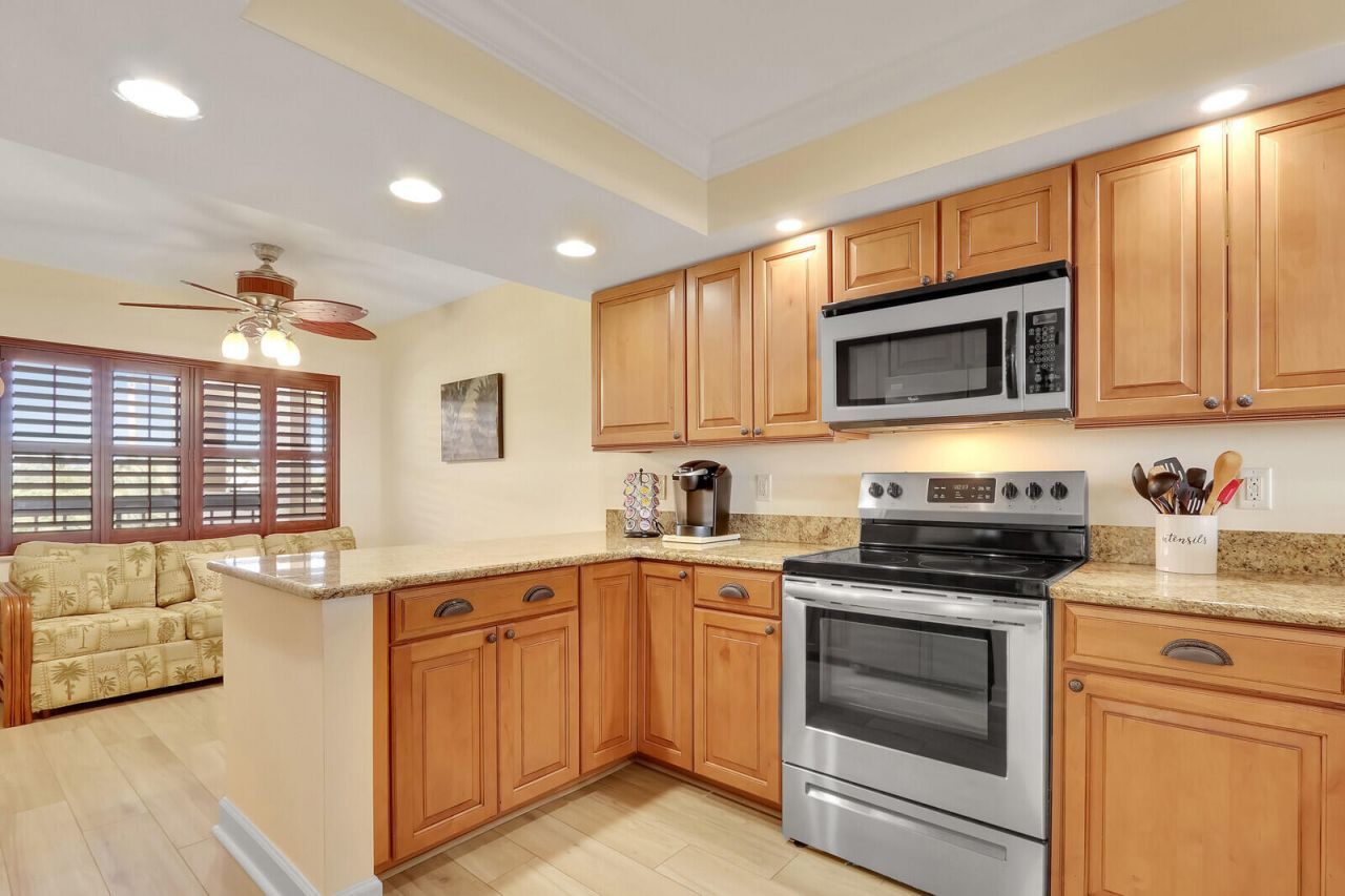 1055 Ocean Drive, Unit 403, Juno Beach, FL 33408 Photo