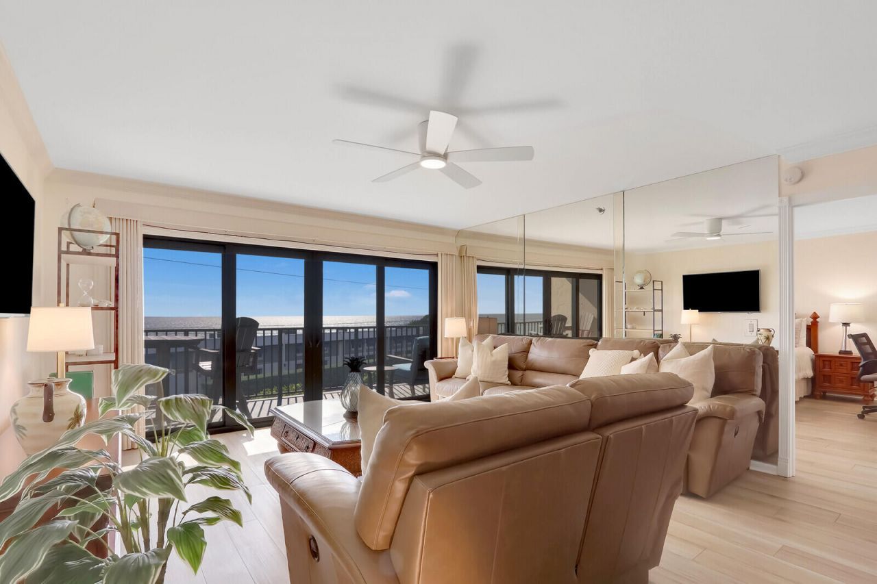 1055 Ocean Drive, Unit 403, Juno Beach, FL 33408 Photo