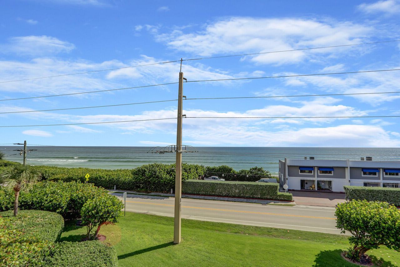 1055 Ocean Drive, Unit 403, Juno Beach, FL 33408 Photo
