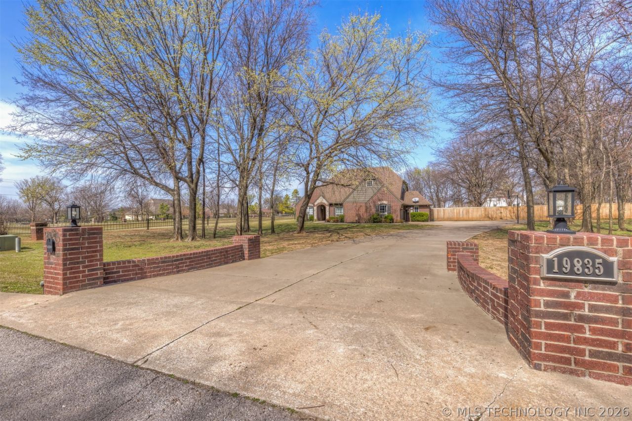 19835 E Redbud Drive, Owasso, OK 74055 Main Photo