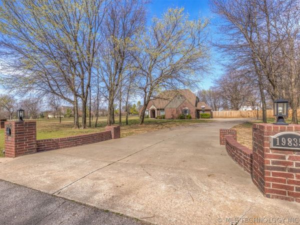 19835 E Redbud Drive, Owasso, OK 74055