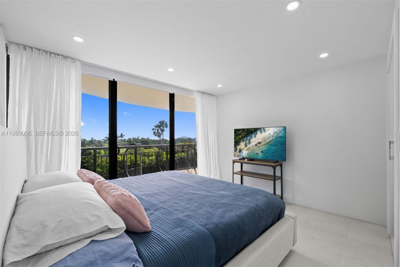 2843 S Bayshore Dr , Unit 5F, Miami, FL 33133 Photo