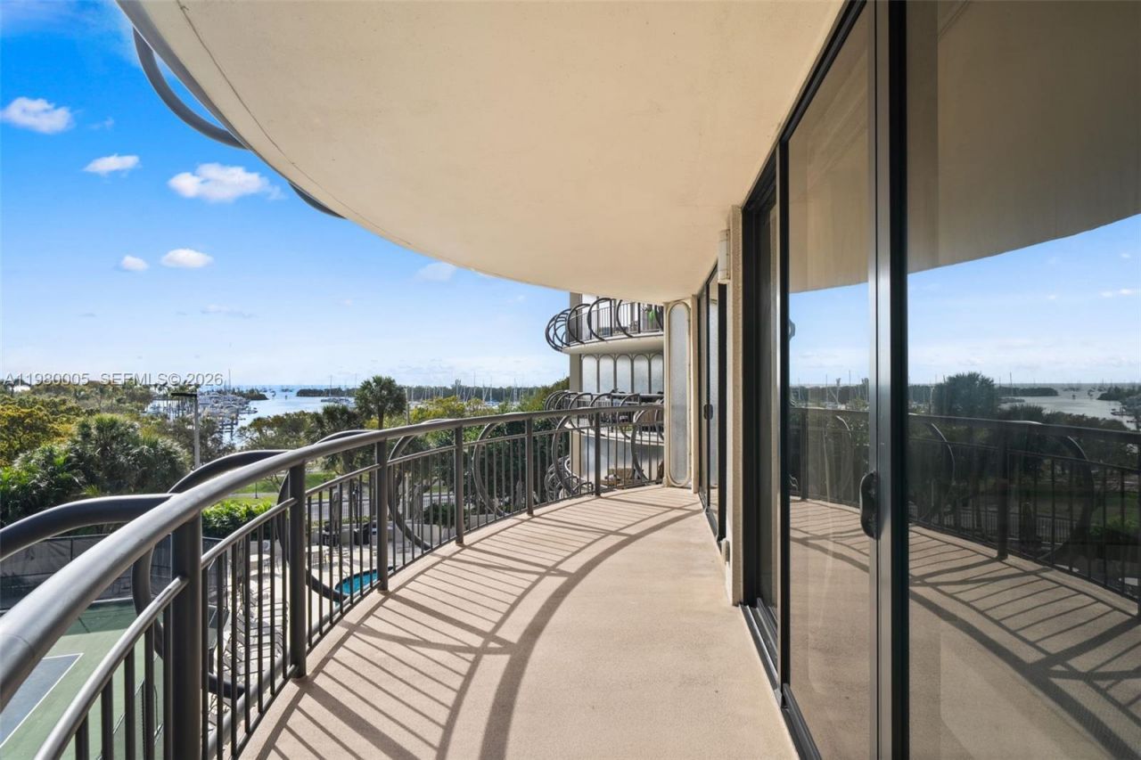 2843 S Bayshore Dr , Unit 5F, Miami, FL 33133 Photo