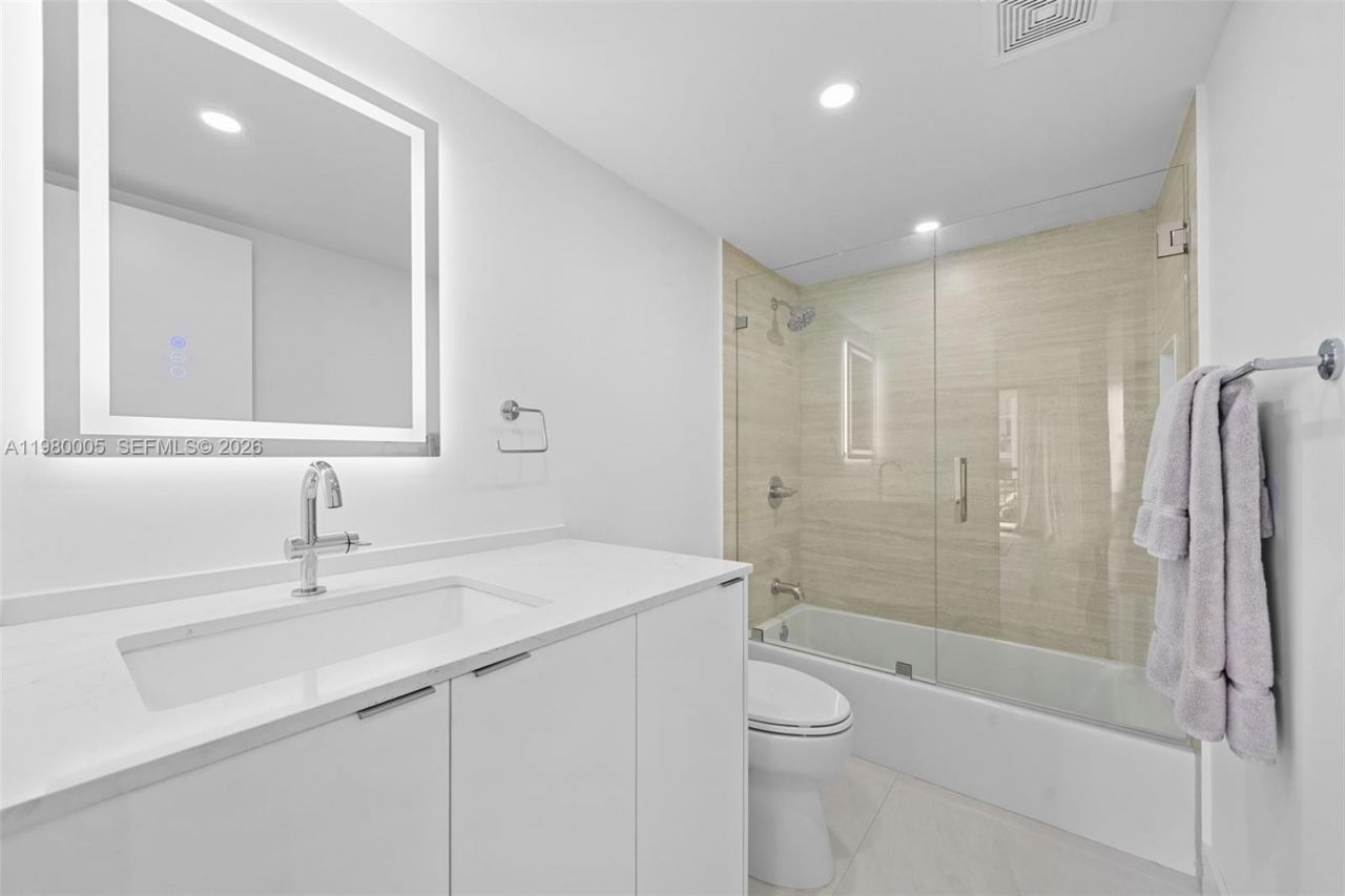 2843 S Bayshore Dr , Unit 5F, Miami, FL 33133 Photo