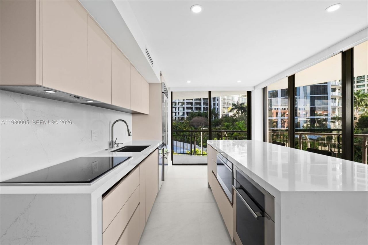 2843 S Bayshore Dr , Unit 5F, Miami, FL 33133 Photo