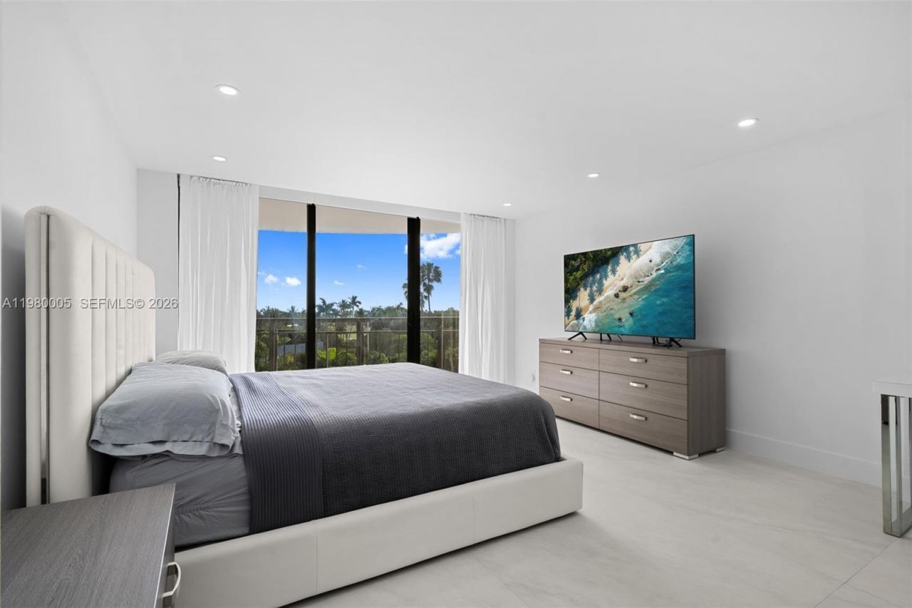 2843 S Bayshore Dr , Unit 5F, Miami, FL 33133 Photo