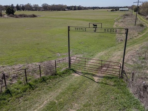 267 County Road 2150 , Telephone, TX 75446