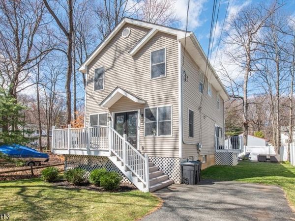 15 Orange Trl, Denville, NJ 07834