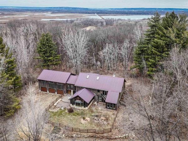 51181 Green Island Road, Miles, IA 52064