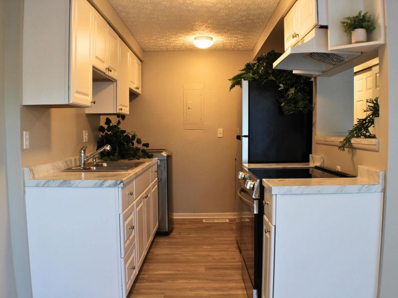 2472 Nassau Drive, Columbus, OH 43232 Photo 10